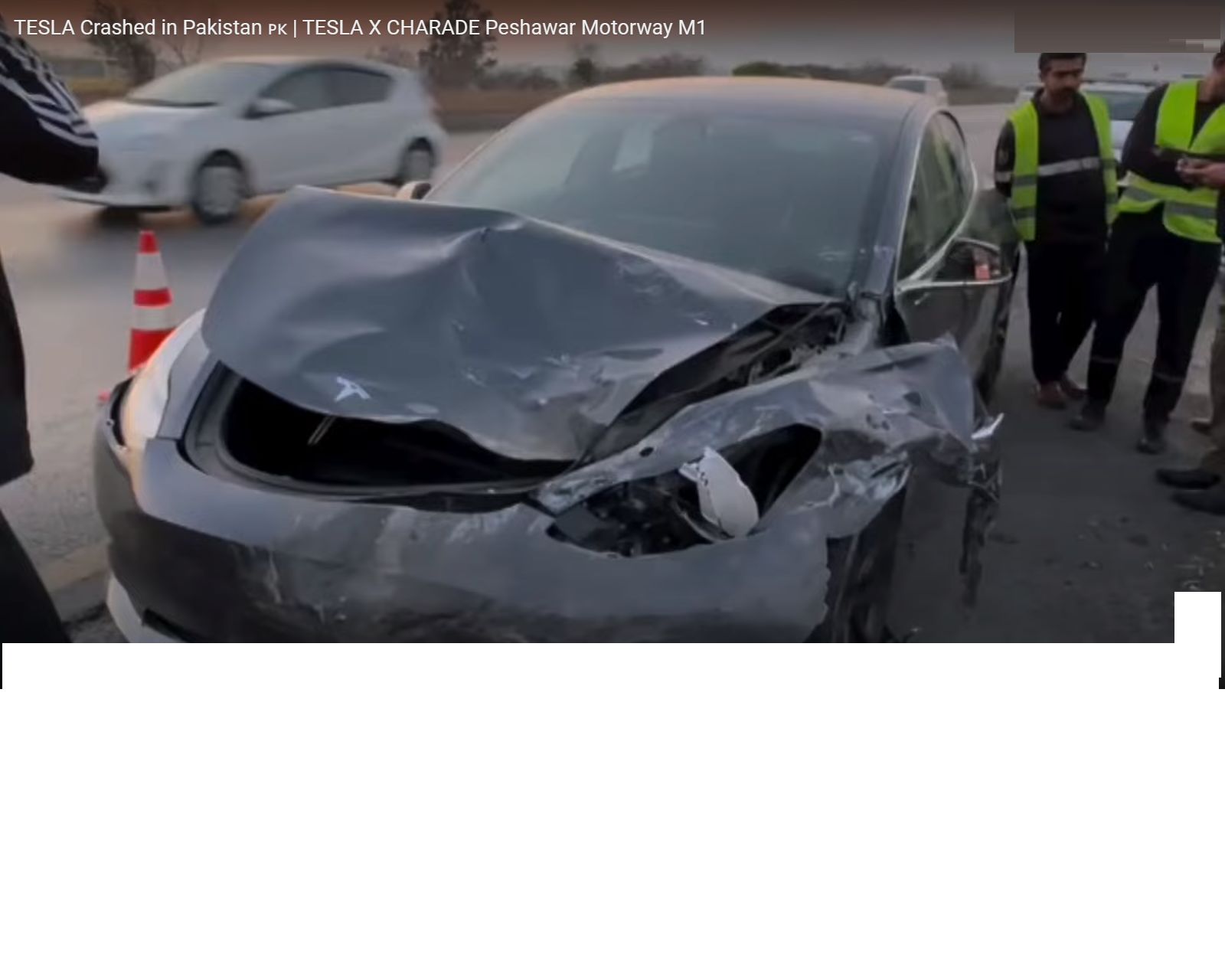 Tesla Crashed in Pakistan 🇵🇰 | Tesla Model X vs. Charade on Peshawar Motorway M1